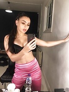 Charli Xcx Cleavage