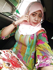 Awek Baju Kurung Ketat Nampak Bra