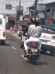 A Calcinha Preta Na Calca Branca Que Delicia