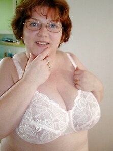 Fingering Cougar Chris 44 G From United Kingdom