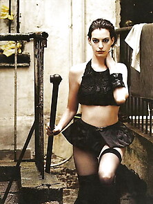 Anne Hathaway Is A Hottie