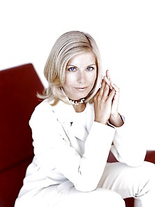 Glynis Barber