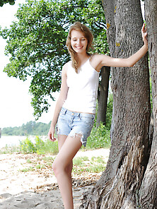 Long-Legged Blonde Frees Ideal Body From Clothes On The Beach Un