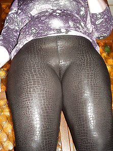 Leggings-Girl - Ass And Cammeltoe In Legging