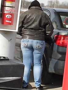 Nice Ass Pumping Gas Pawg