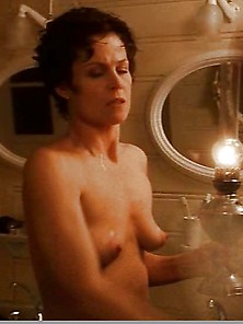 Sigourney Weaver Nude