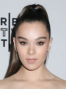 Hailee Steinfeld