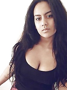 Bibi Bourelly U. S - German Busty Singer