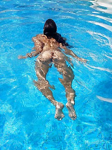 Cassandra Michelli In Piscina