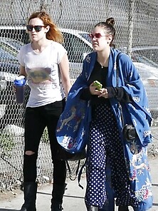 Tallulah Willis Walking Around Without A Bra