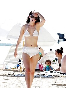 Steamy Hot Rumer Willis In A White Bikini