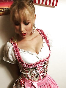 Sexy Dirndl Girls 212