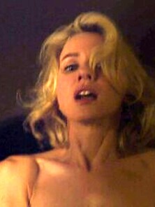 Naomi Watts Sexy