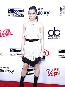 Hailee Steinfeld - May 17Th Vegas