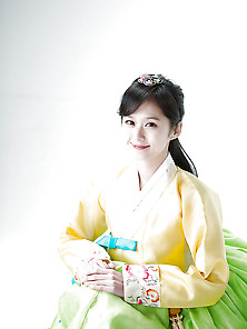 Jang Nara - Traditional Dress