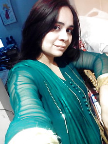 Hot Pakistani Aunty