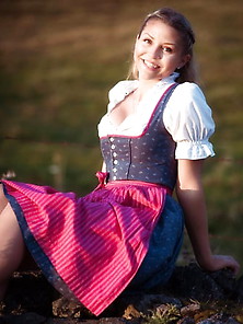 Sexy Dirndl Girls 243