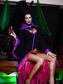 Maleficent Milf Cosplay