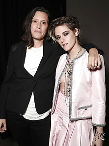 Kristen Stewart Forget Her Bra