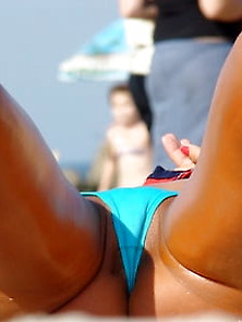 Brune A La Plage (Voyeur) Ii