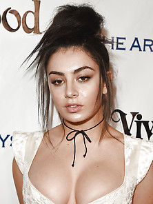 Charli Xcx Cleavage