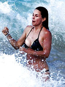 Courteney Cox Oops